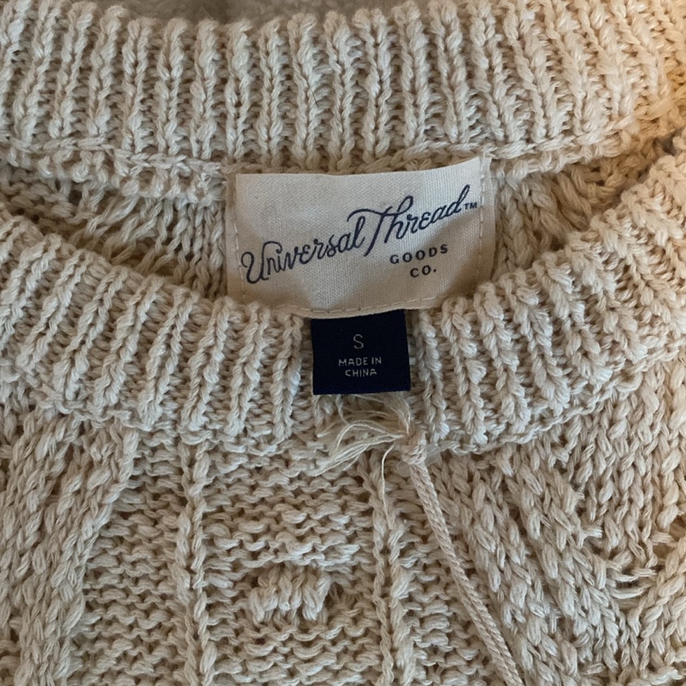 Universal threads top - Picture 2 of 3